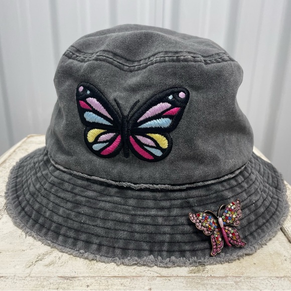 David and Young embroidered butterfly bucket hat with & vintage rhinestone pin - Picture 7 of 15